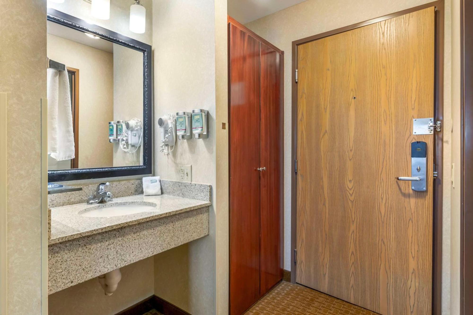 Best Western Wittenberg Inn מראה חיצוני תמונה